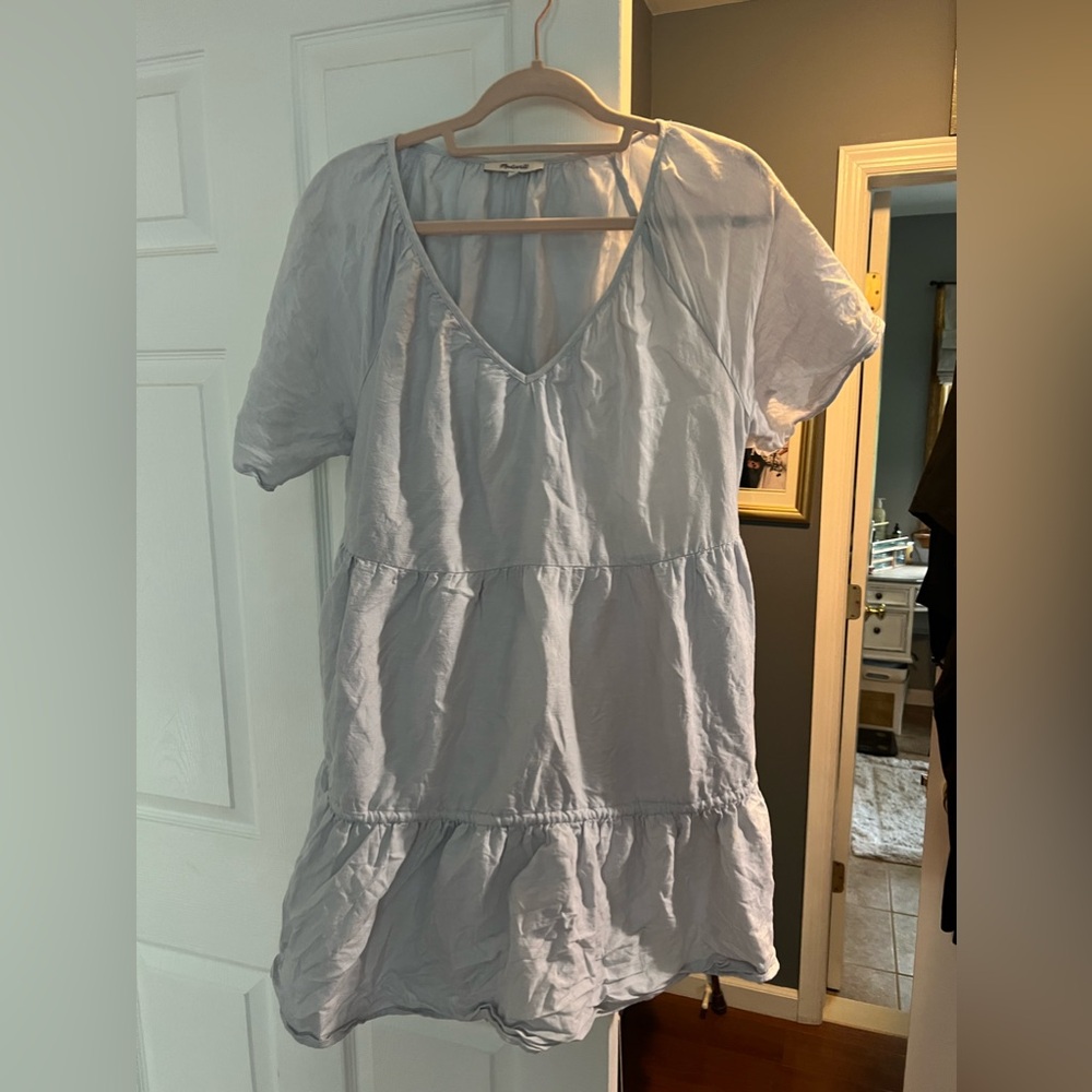 Madewell short sleeve linen/cotton/viscose dress. Light blue, size large.